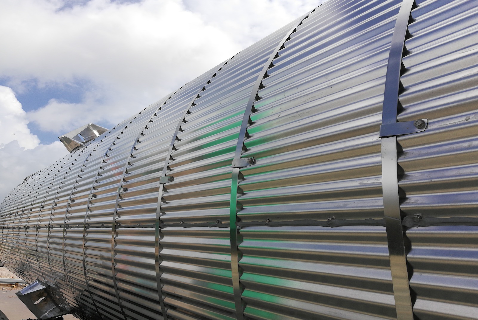 Corrugated stainless steel jacketing (cladding)